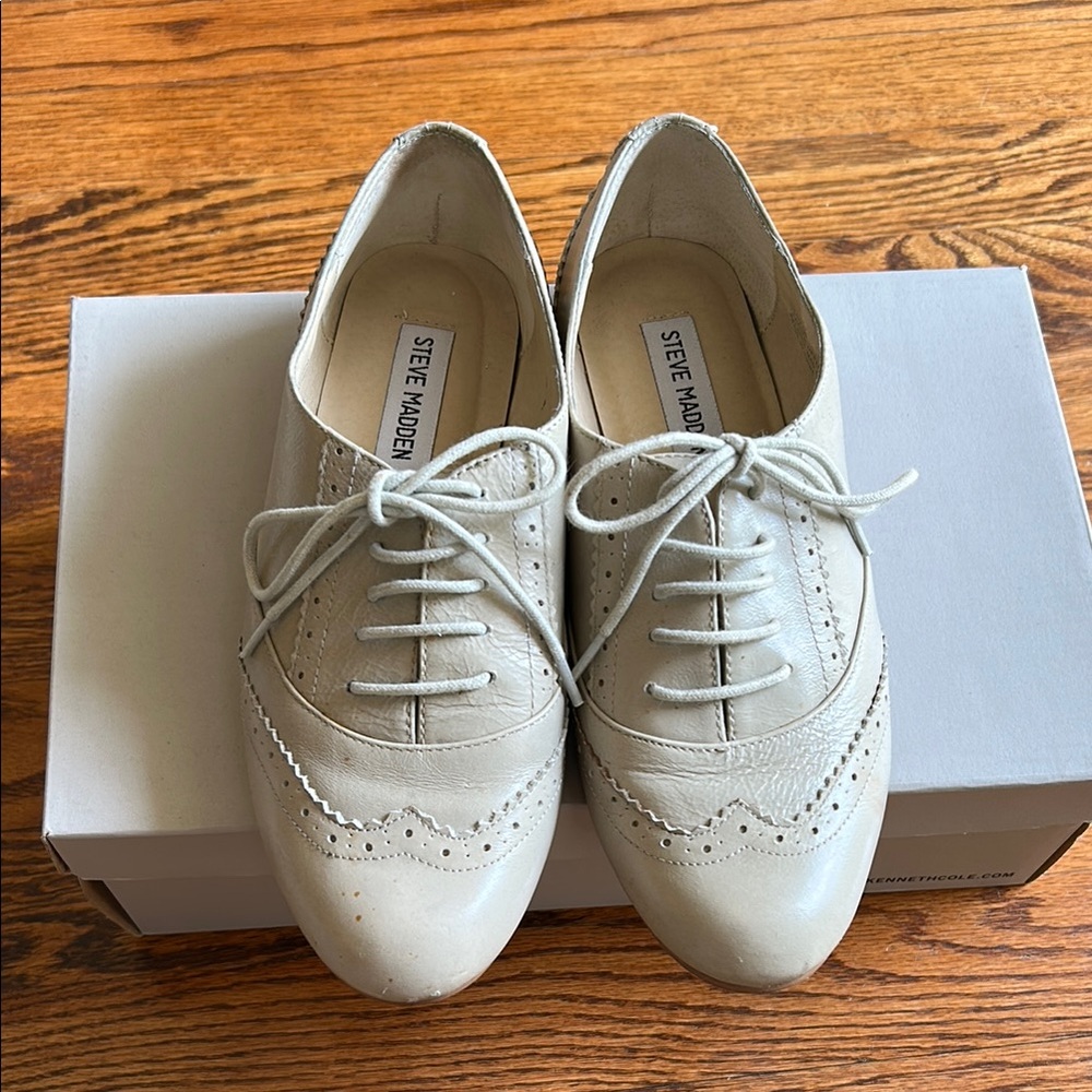 Steve Madden Women's Cream Oxford Shoes